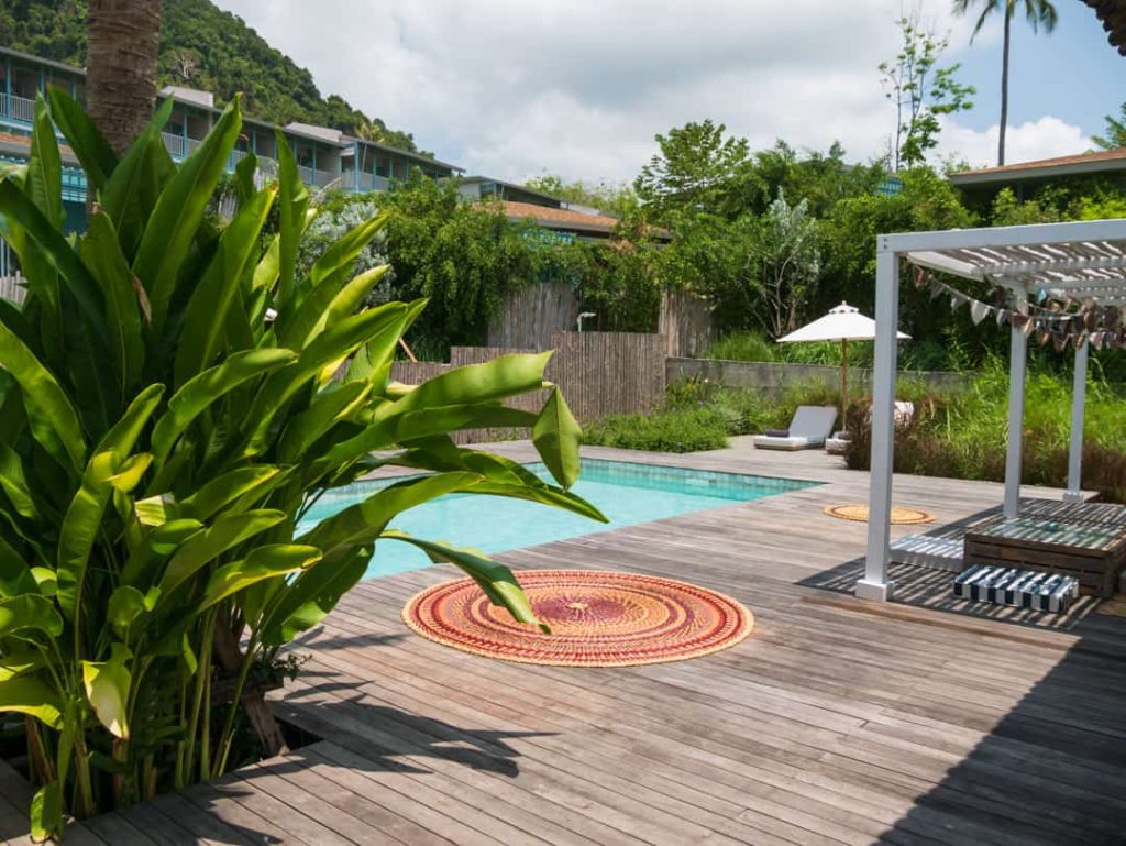 private villa pool back