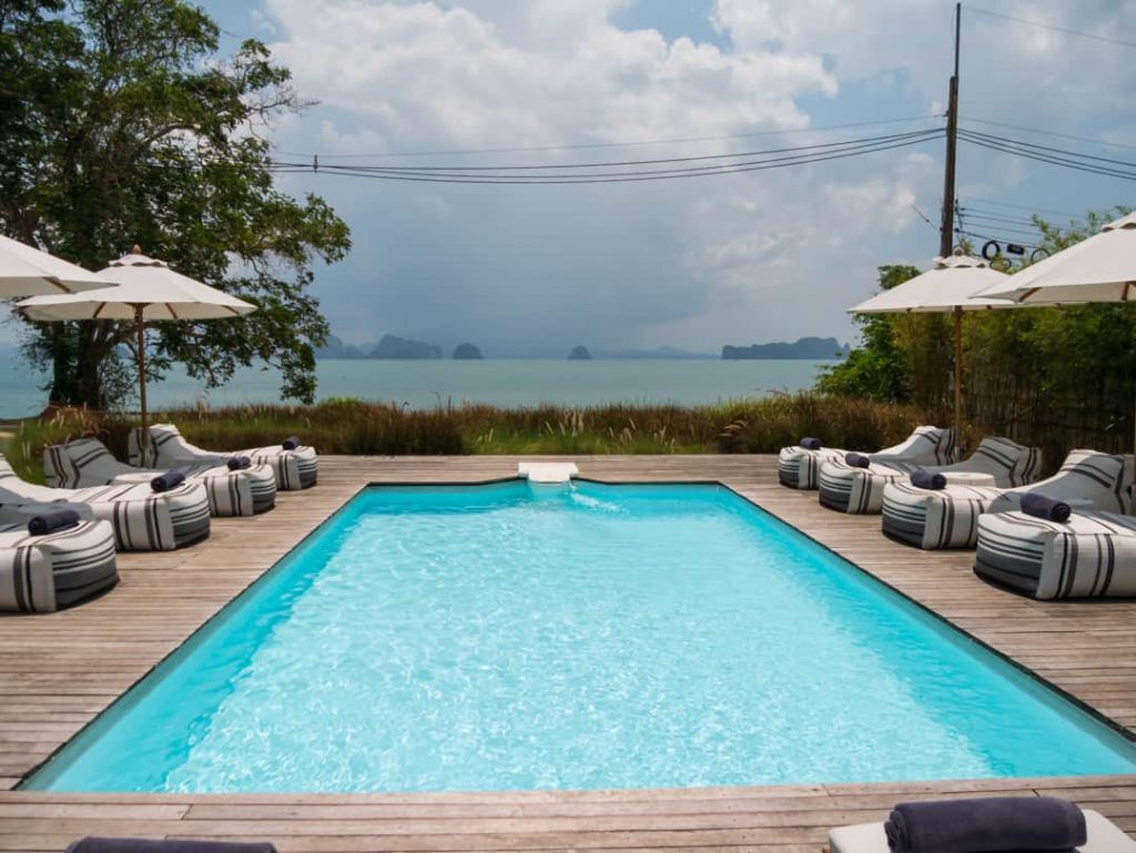 private villa pool front